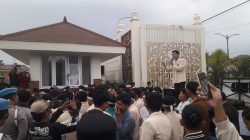 Ratusan Mahasiswa  STKIP PGRI Sumenep Demo Kantor DPRD Sumenep