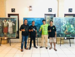 Berdua Kita Utuh: Simfoni Dua Jiwa di Kanvas Lobi Hotel Suramadu