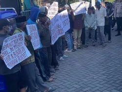 Surat Terbuka ke Presiden Prabowo, Ratusan Warga Demo Kantor PT Garam di Kalianget: “Kembalikan Tanah Leluhur Kami!”