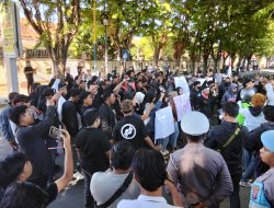 Ratusan Mahasiswa di Sumenep Desak Kapolri Mundur Imbas Tragedi Ojol Tewas Dilindas Barakuda