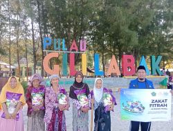 Menembus Laut, LAZNAS Dewan Dakwah Salurkan Zakat Fitrah ke Pulau Gili Labak